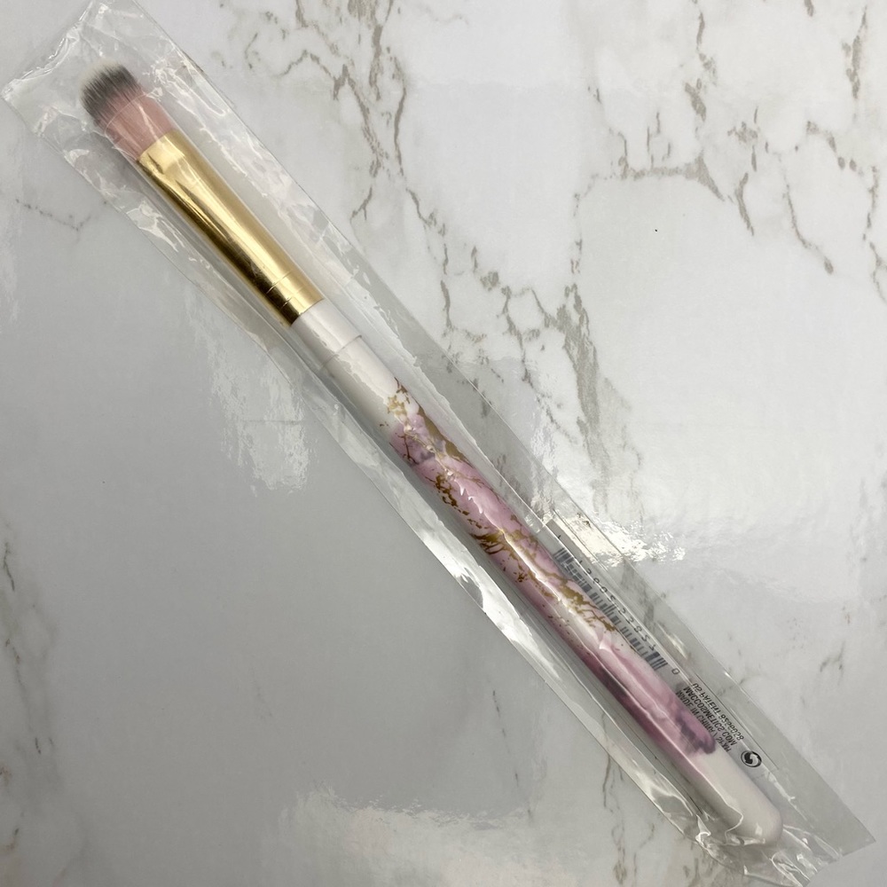 MAC Cosmetics 234SES Eye Blending Brush - Picture 4 of 5